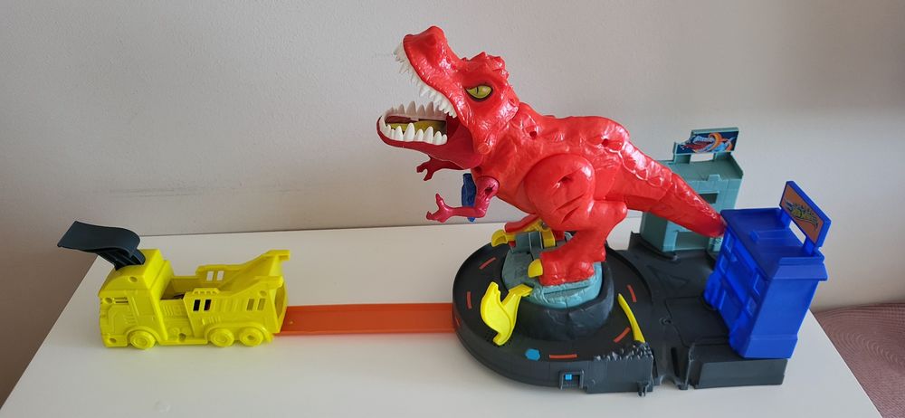 Hot wheels екшън писта силата на Т-рекс