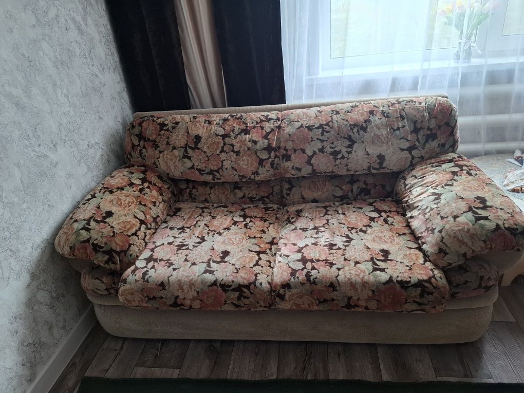 Продам диван и кресла