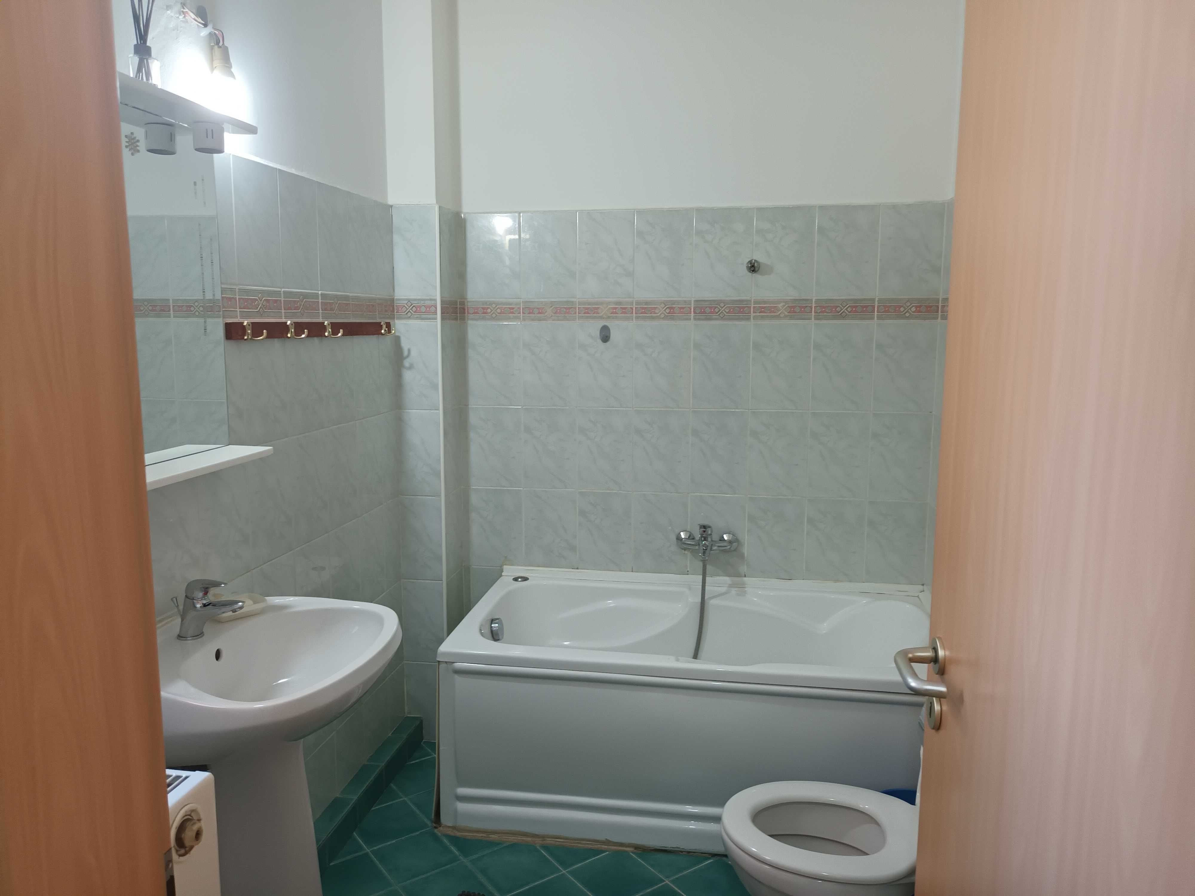 Inchiriez apartament cu o camera nemobilat, parter, bloc nou, Aradului