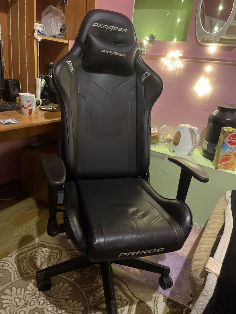 Продам игровое кресло dxracer formula
