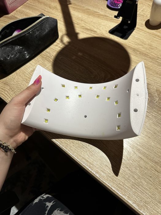 Vand lampa uv manichiura