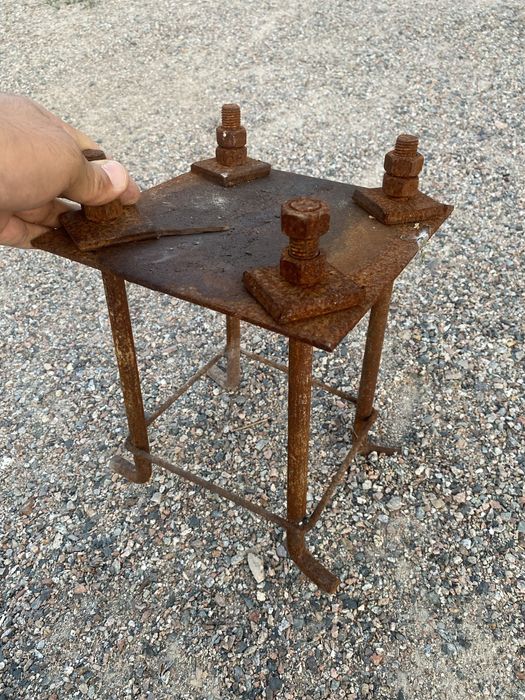 Закладная для бетона для стоек