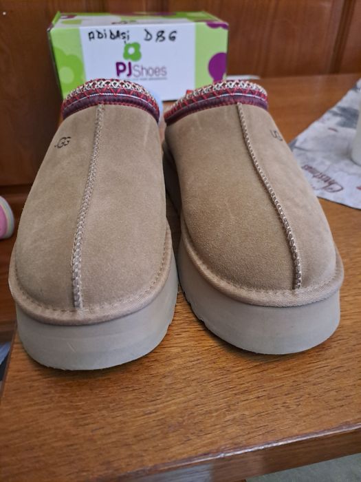 Ugg mărimea 42 dar merg la un 41