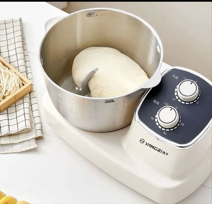 Тестомешалка очень хорошего качества новый