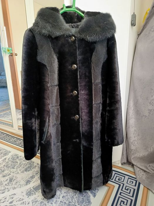 Шуба натуральная, мутон со вставками норки.