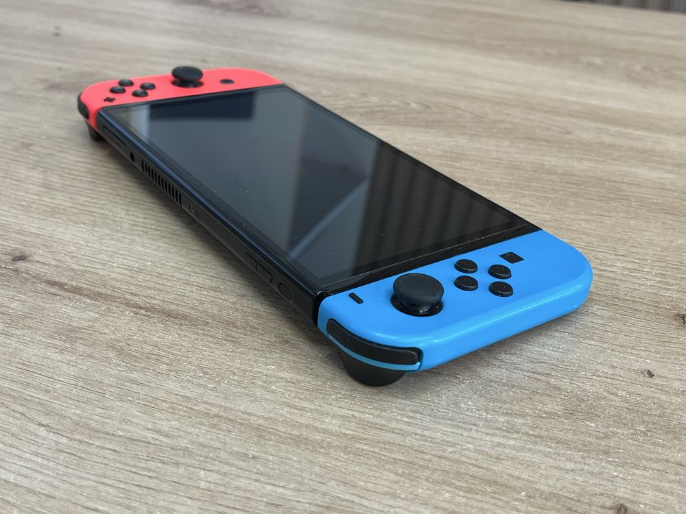 Nintendo Switch Oled + 4 игри