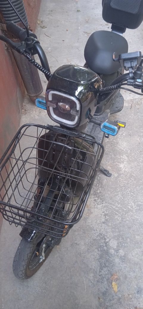 Skuter sotiladi elektro velik