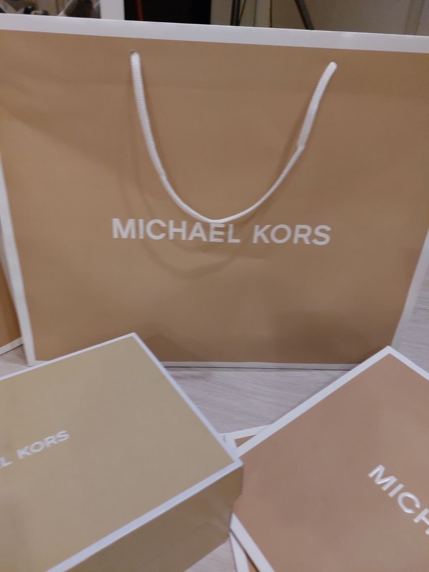 Брендовые пакеты от Michael Kors и Томми