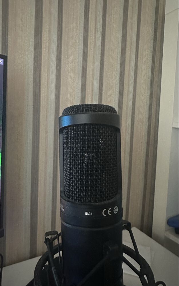 Микрофон Audio-Technica AT2020 (в подарок кронштейн, паук, поп-фильтр)
