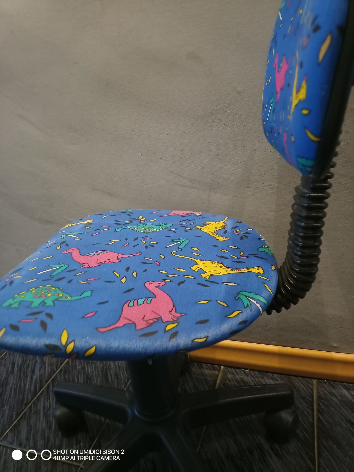 Детско столче на динозаври