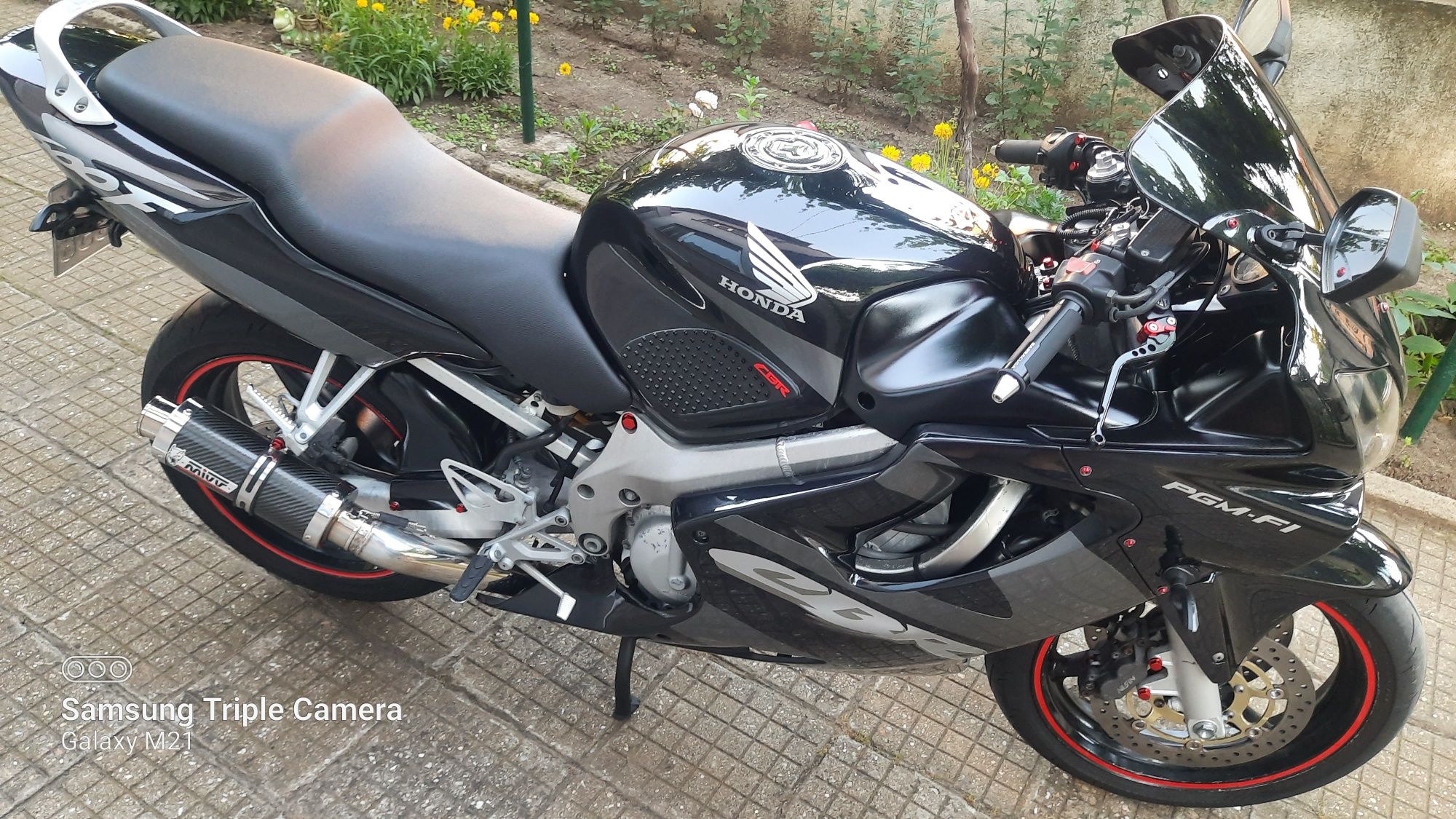 Honda CBR F4i.   .