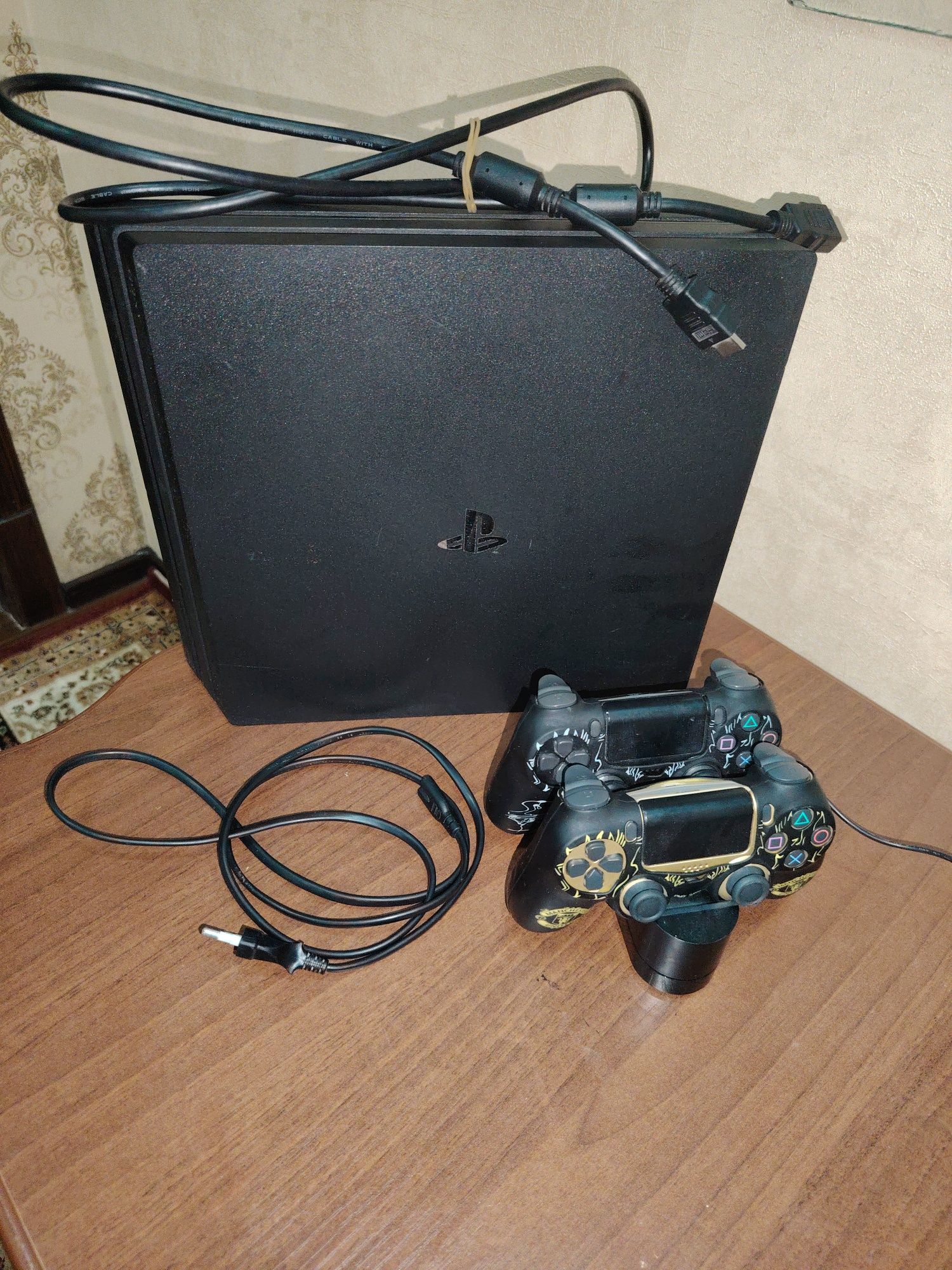 PS 4PRO hotirasi  2TR 3PULT