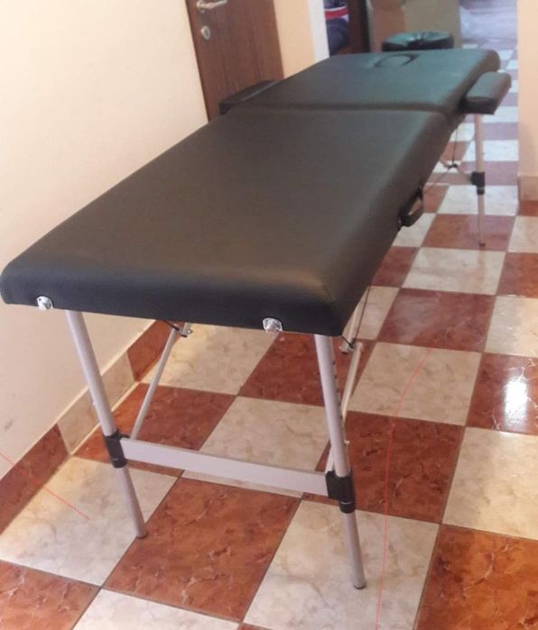 Vând masă de masaj, stabilă, cu tetieră