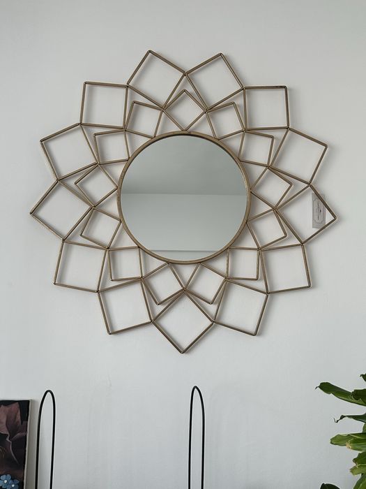 Decoratiune pentru perete cu oglinda