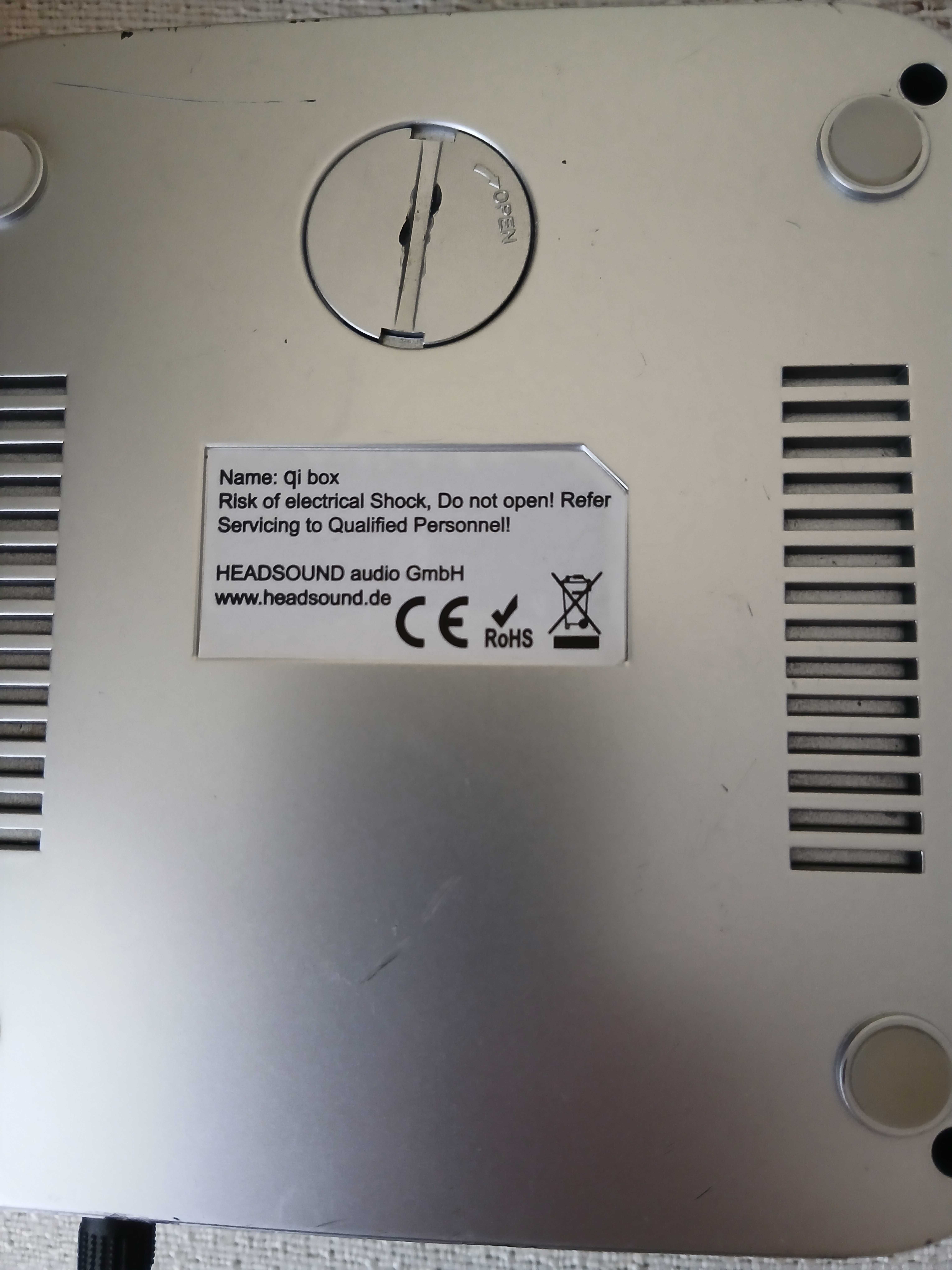 Boxă Bluetooth cu ceas deșteptător și încărcător wifi