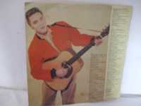 Un vinil vintage deosebit cu Elvis Presley "Rock And Roll"