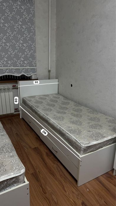 Кровать, комод для учебы или туалетный столик