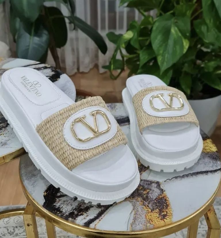 Дански чехли Valentino