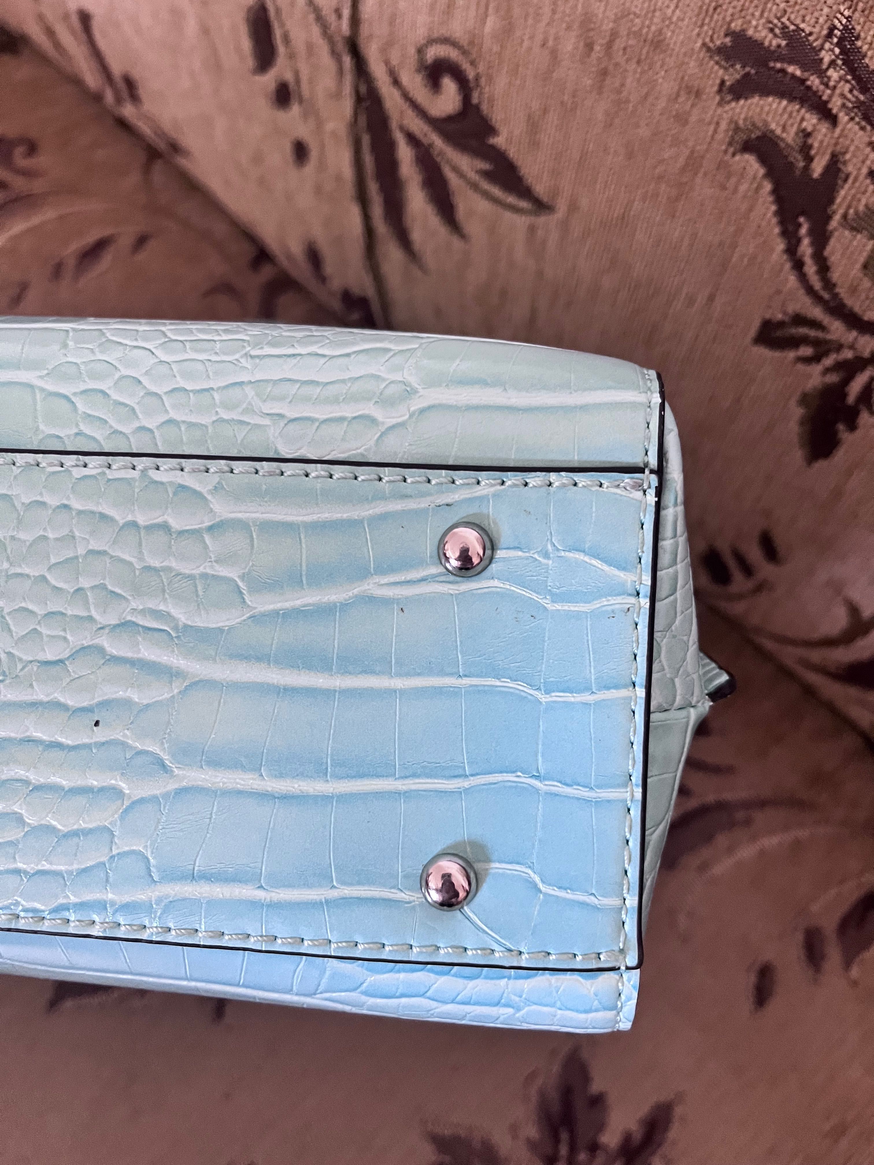 Дамска чанта Guess