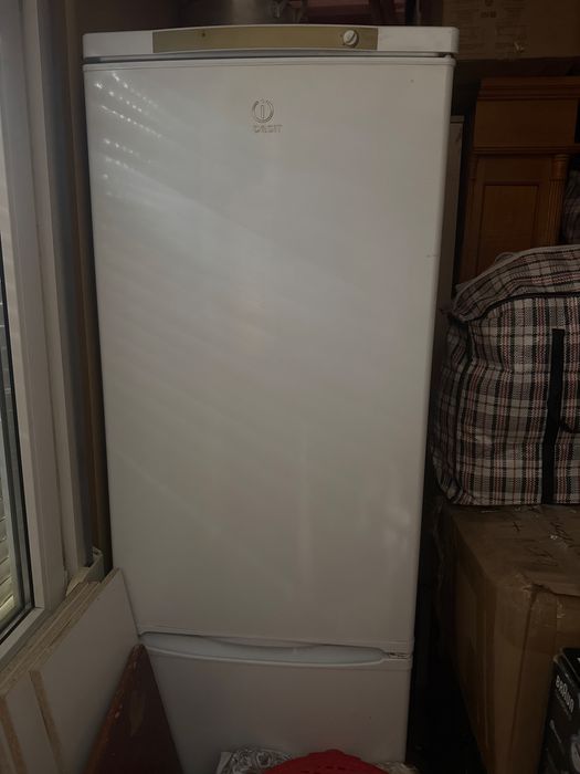 Холодильник indesit