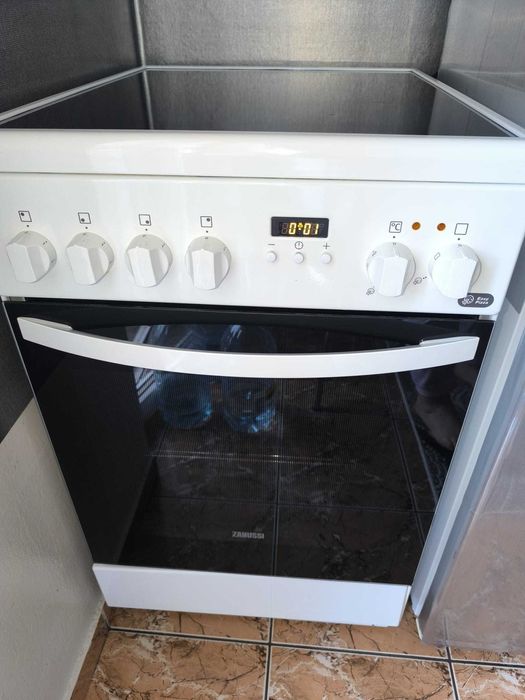 Aragaz electric ceramic Zanussi