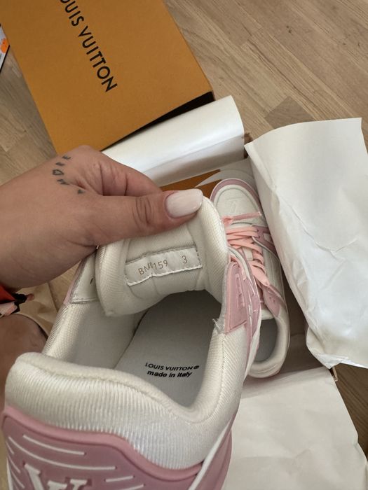 Adidasi Louis Vuitton