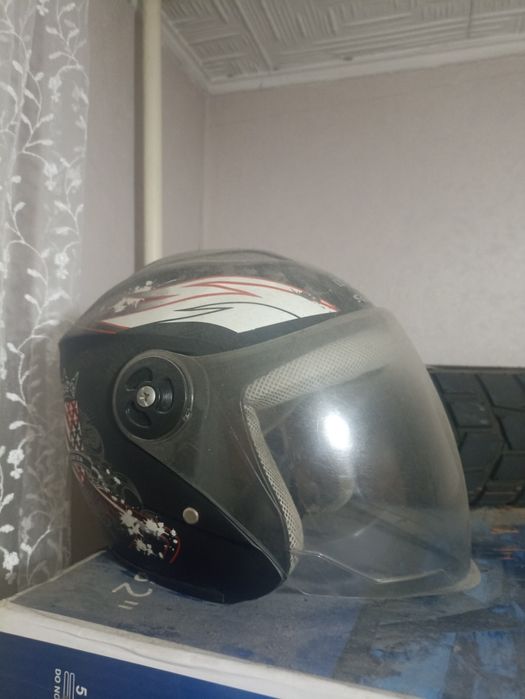 Шлем на мопед и зимняя шина