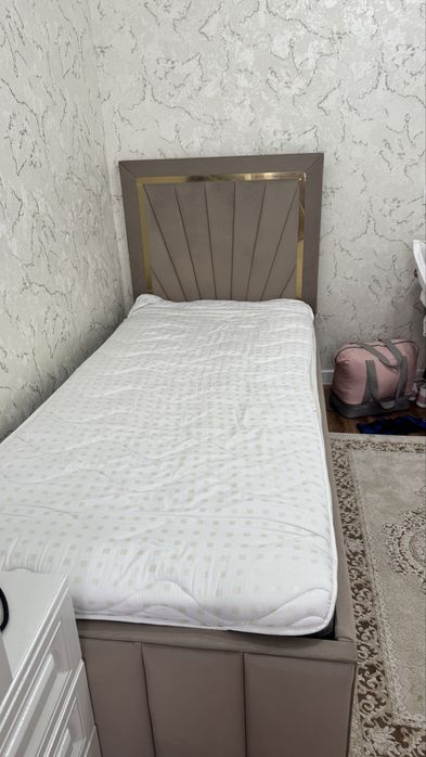 Продается новый 2штук кровать размер 1*2