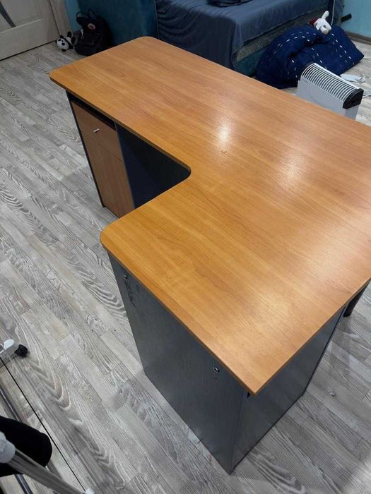Продам компьютерный стол