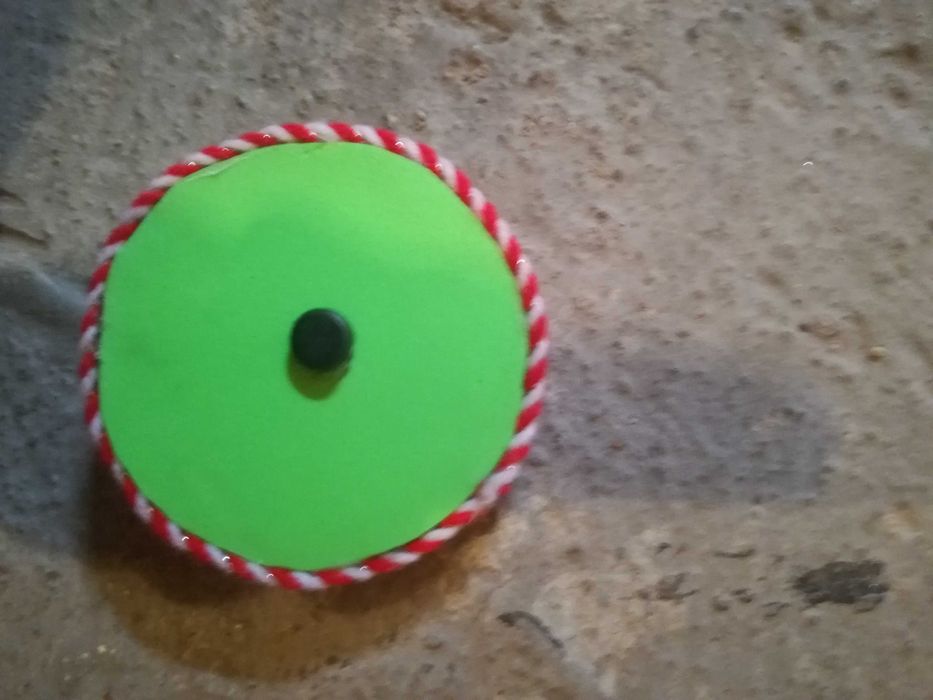 Продавам украса с магнит за хладилника.