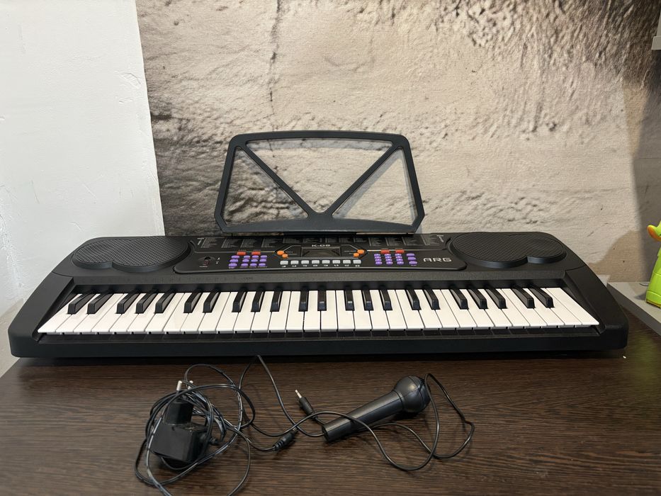 Продается Синтезатор новый