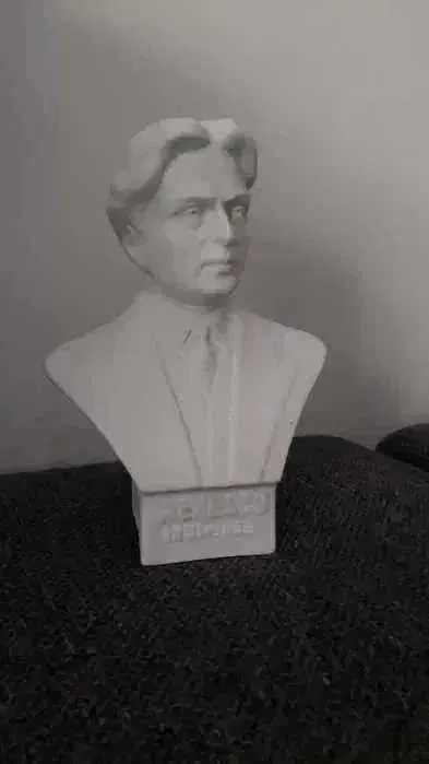 Statueta George Enescu