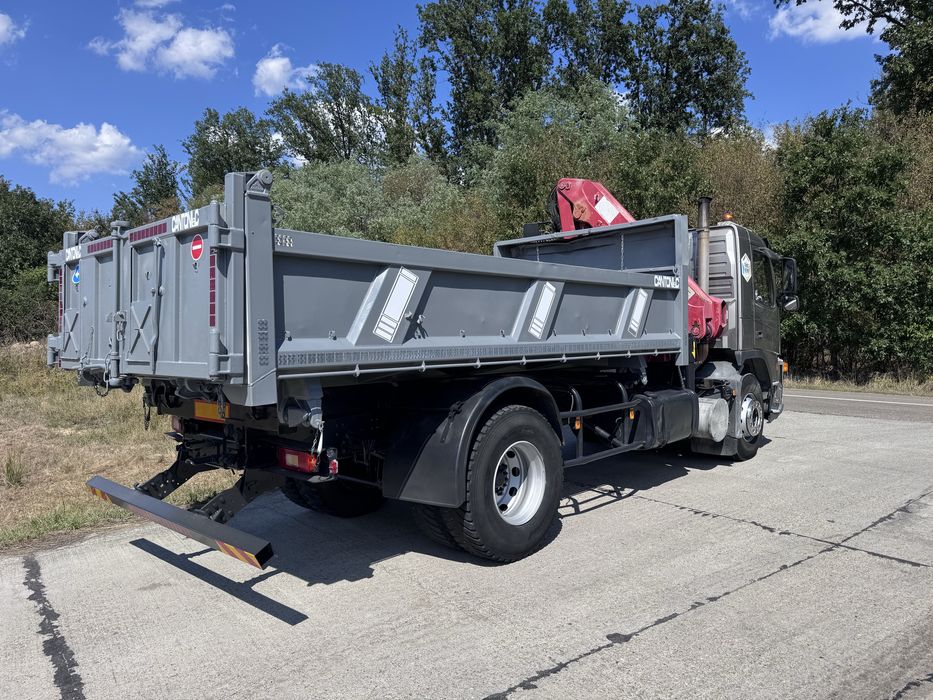 Camion Basculabil si macara VOLVO