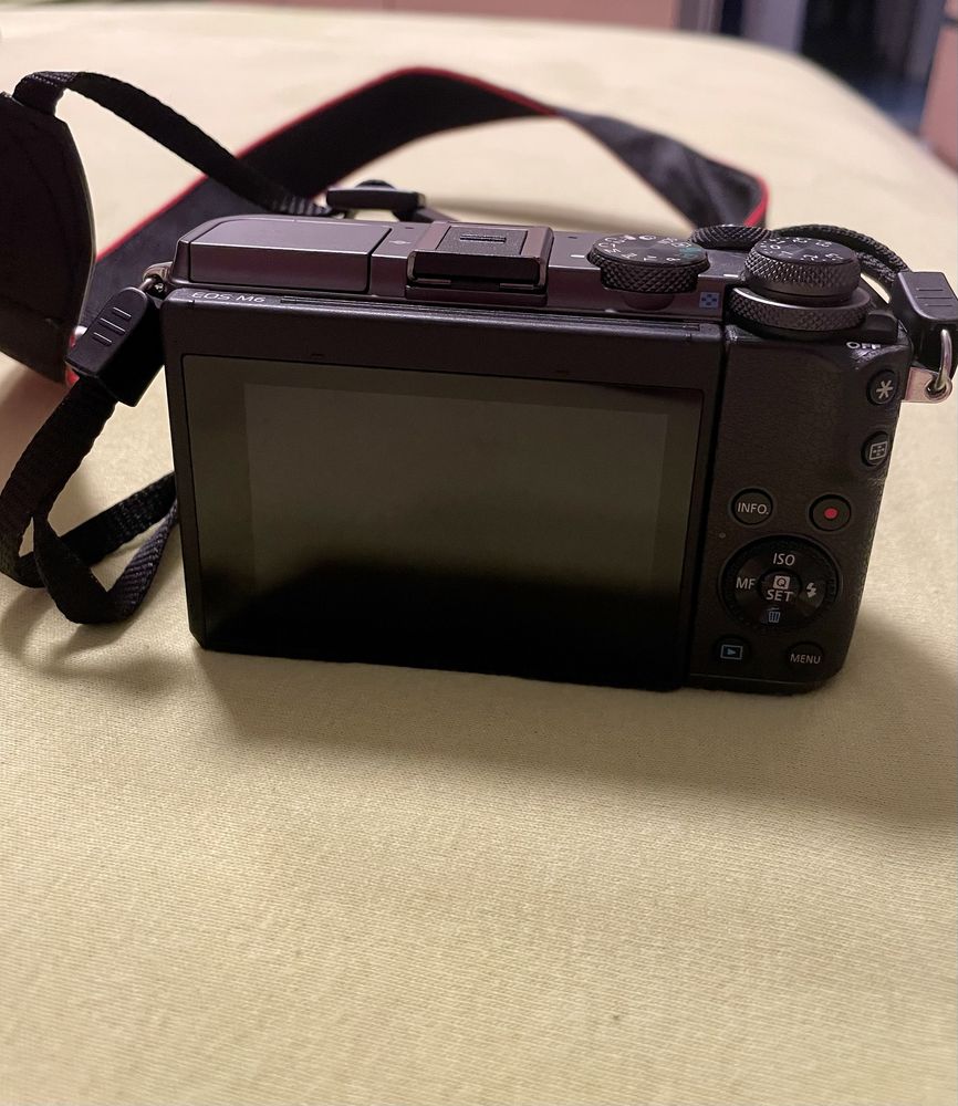 CANON EOS M6 15-45 + EF 50mm