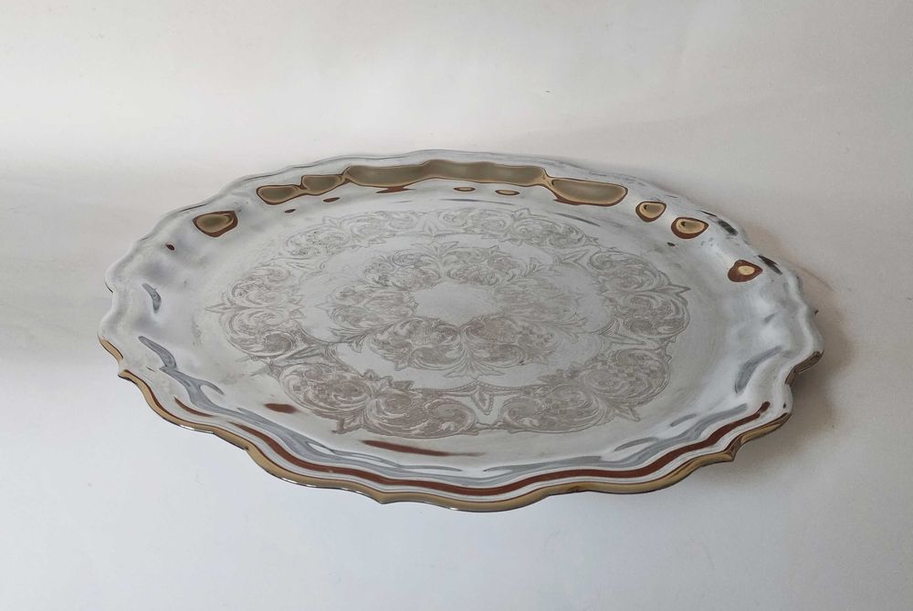 Голям гравиран поднос от цветни метали