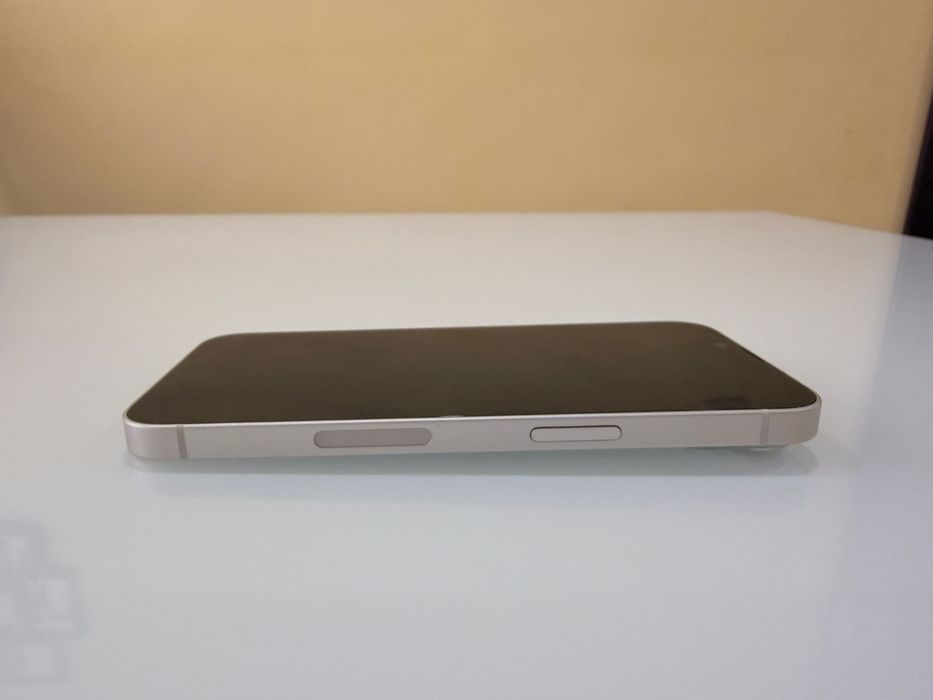 iPhone 14 256GB Бял + слушалки