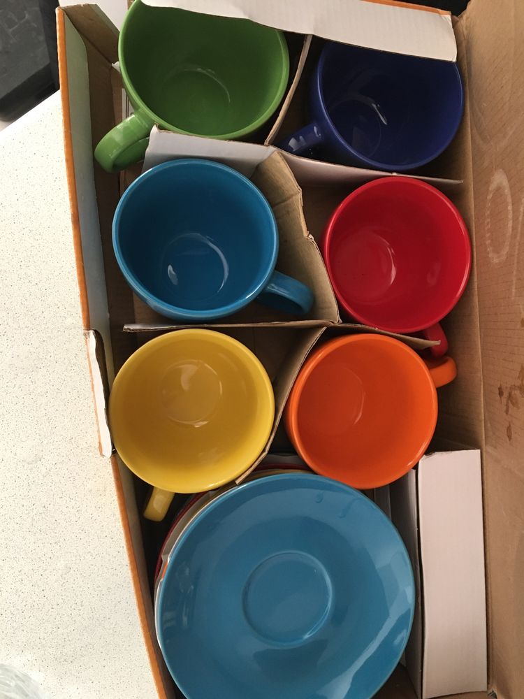 Набор чашек с тарелками.Керамика.По 6 штук , 6-кружек, 6- тарелок