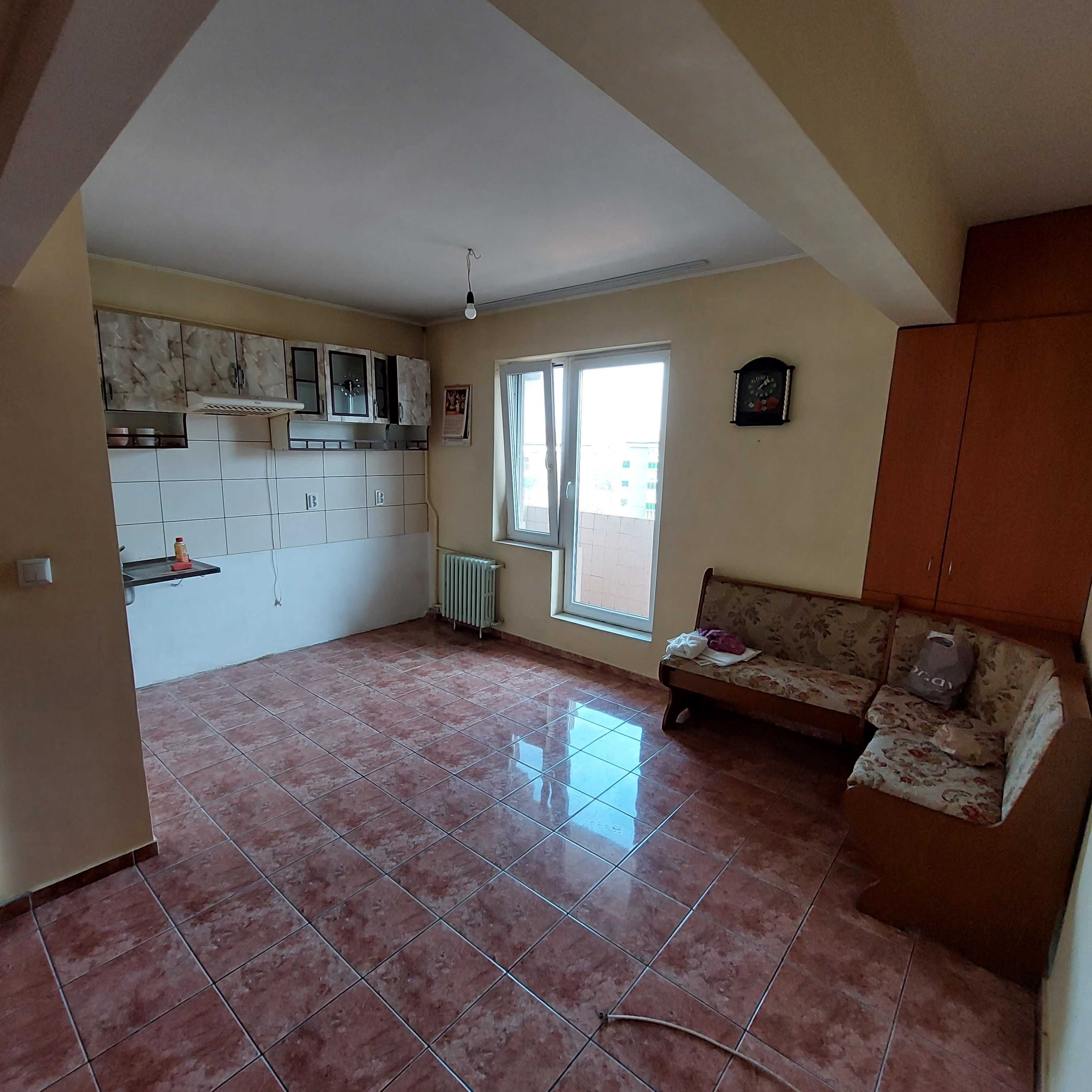 Apartament semi mobilat cu 4 camere, tip D, Ștefan cel Mare