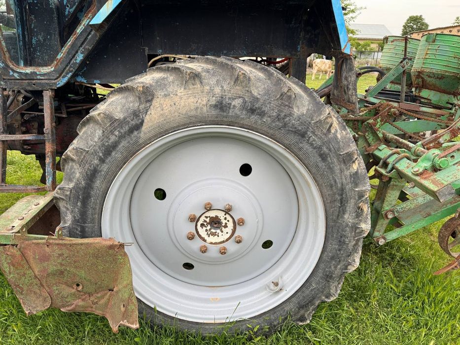 Traktor sotiladi 1998 yil kultivatsyasi bilan kapoti ham bor ishga