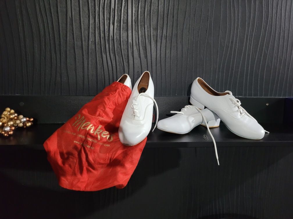 Pantofi dans din piele
