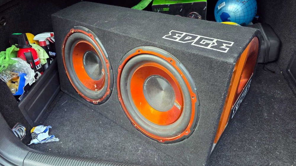 Subwoofer auto aplificat Edge dual bass+cabluri 60Ah