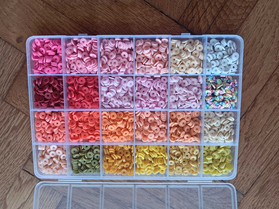 Мъниста за правене на гривни, гердани и други.