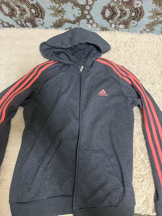Adidas кофта оригнал в отличном состояний!!