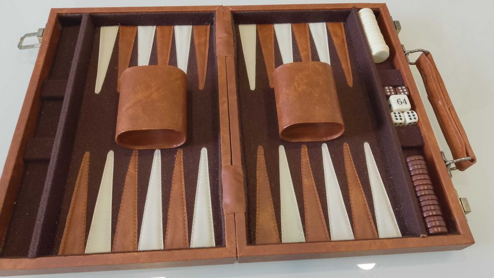Joc table/ Backgammon in servieta eleganta, tip Diplomat