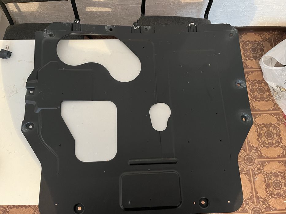 Защита двигателя пластиковая на Geelly Emgrand, новая, оригинал.