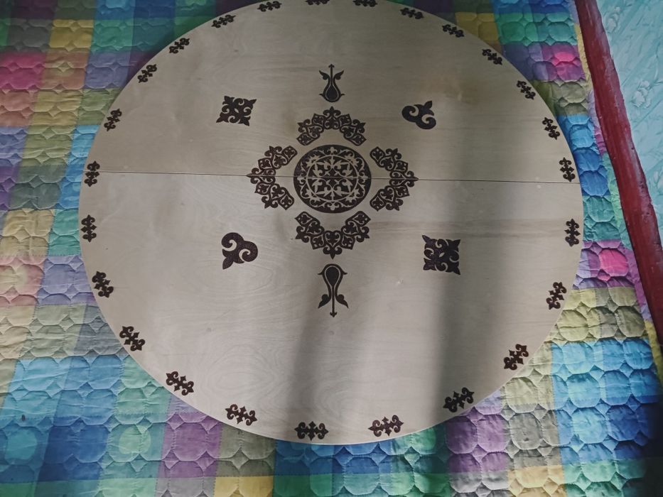 Продаю кустарный стол