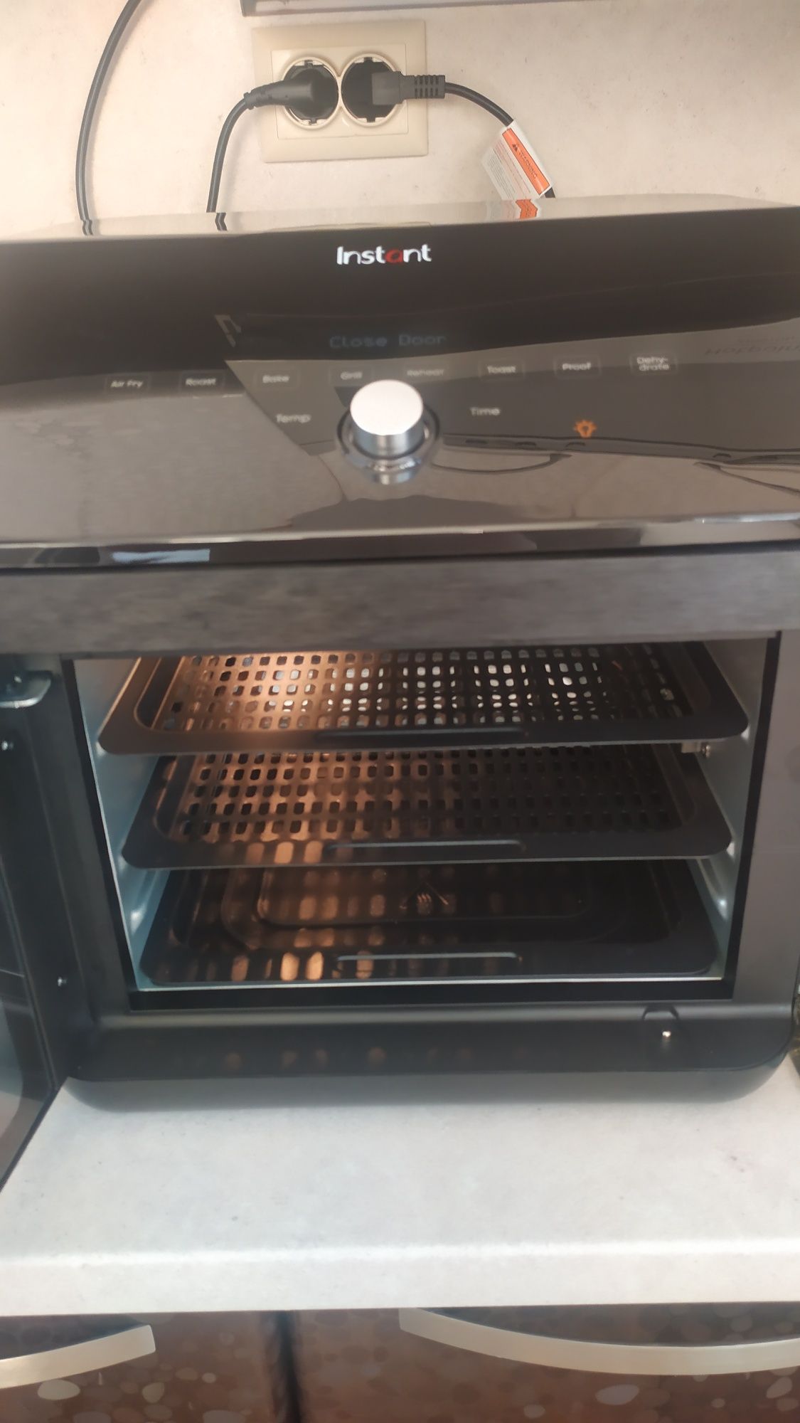 Продавам Instant Vortex Oven