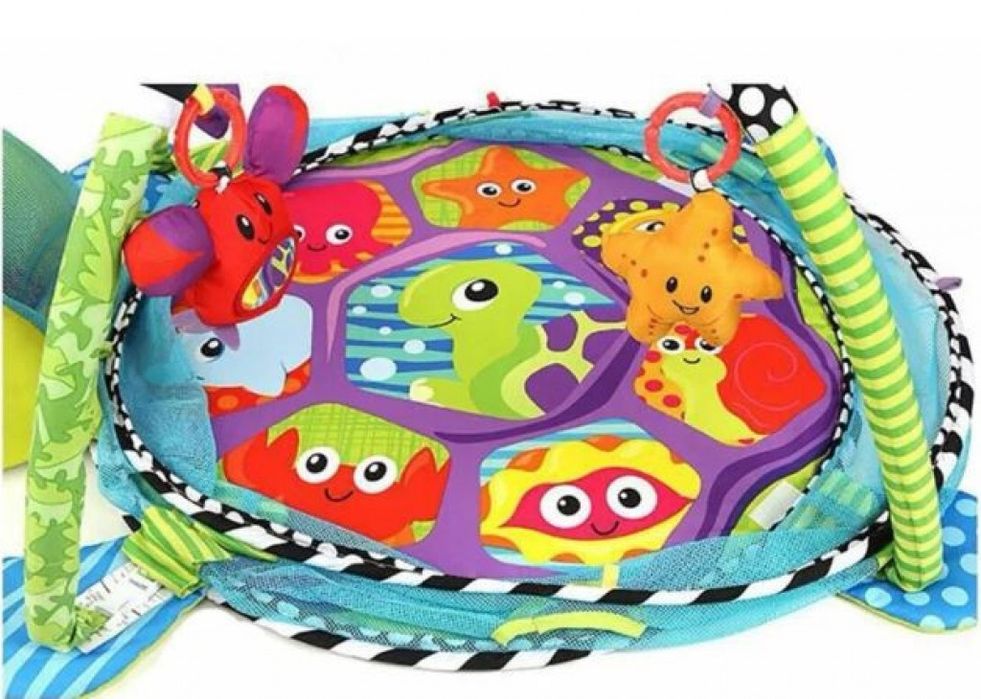 Центърът за игра с матрак за активност и кошара е перфектният избор за