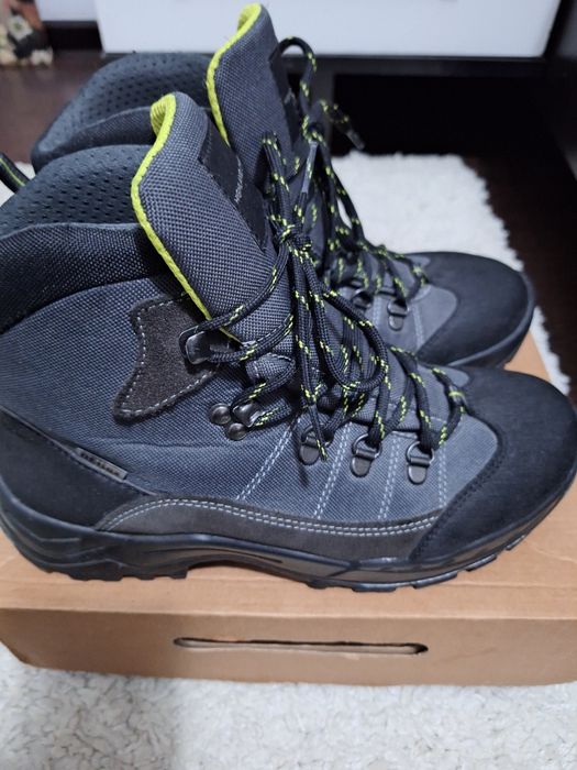 Ghete de iarnă din piele întoarsă ,impermeabile.