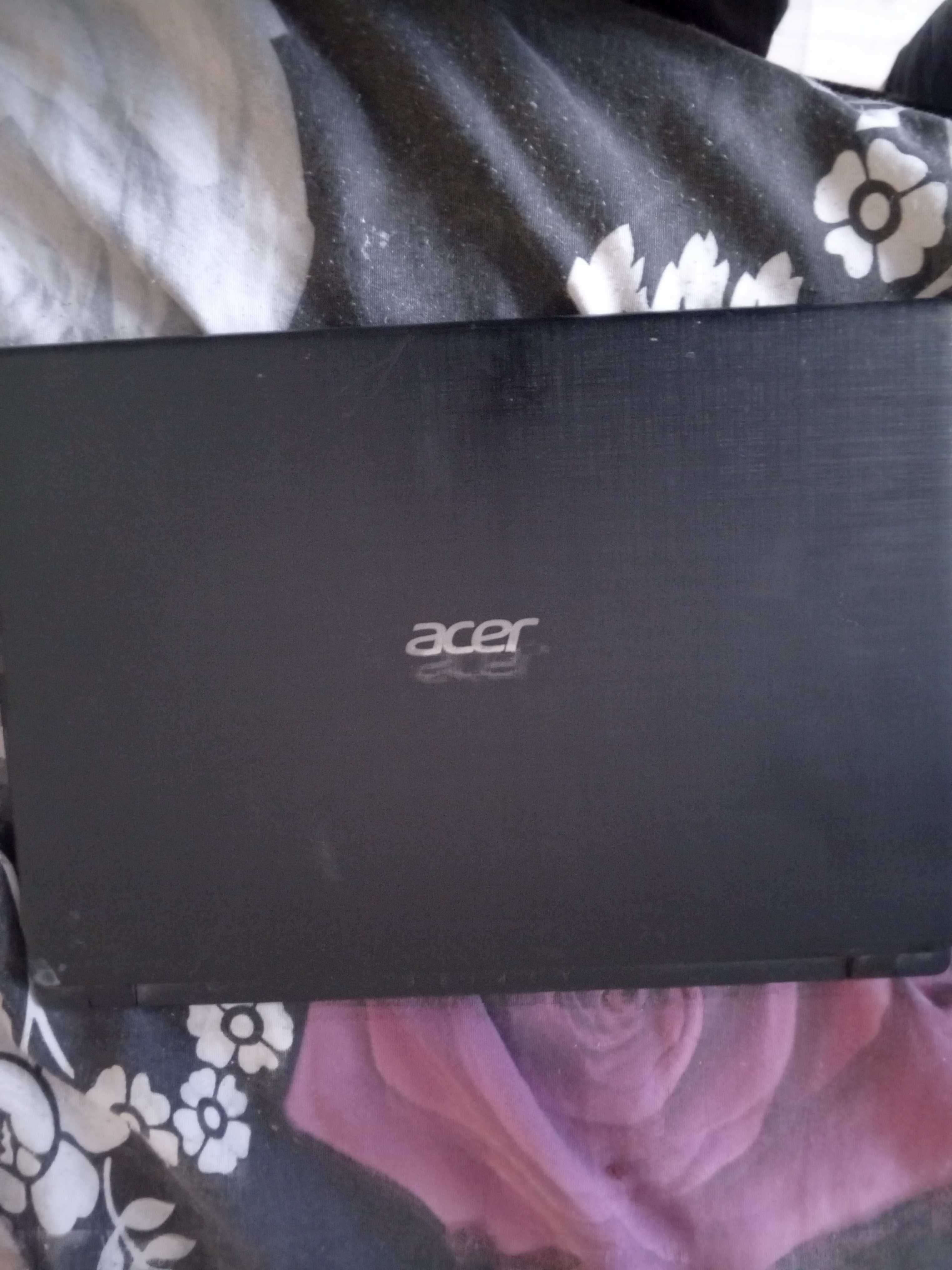Vând leptop Acer